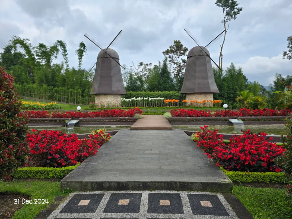 The Blooms Garden